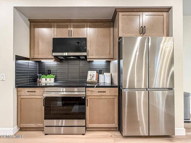 bLiving Kitchen and Dining10