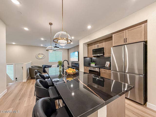 bLiving Kitchen and Dining8