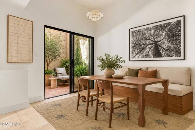 Virtually Staged Casual Dining