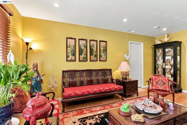 22 John Glenn Cir, Daly City, CA 94015 22 John Glenn Cir, Daly City, CA 94015