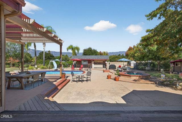 81-web-or-mls-UpmarketMedia-1125Spr-232