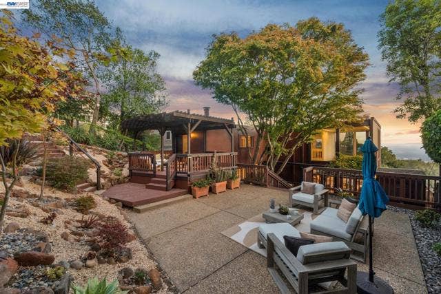 1085 STERLING AVE, Berkeley, CA 94708 1085 STERLING AVE, Berkeley, CA 94708