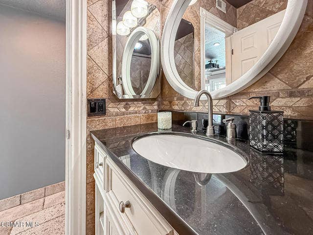 dGuest Bath3