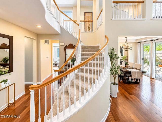 Elegant Curved Staircase Foyer (2)