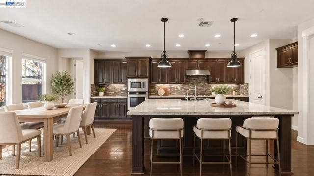 KITCHEN DINING NOOK AREA