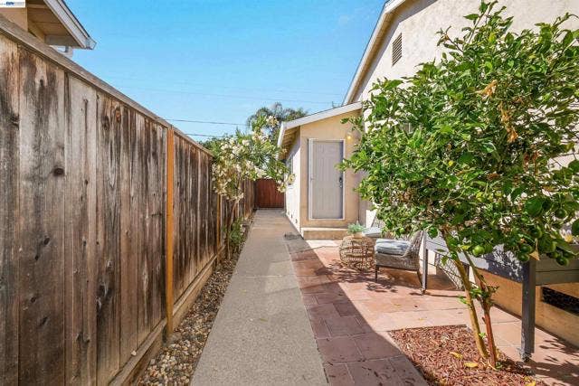 25825 Belhaven St, Hayward, CA 94545 25825 Belhaven St, Hayward, CA 94545