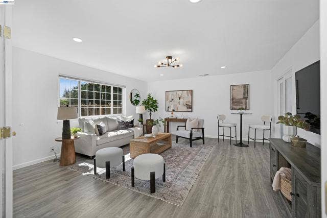 25825 Belhaven St, Hayward, CA 94545 25825 Belhaven St, Hayward, CA 94545