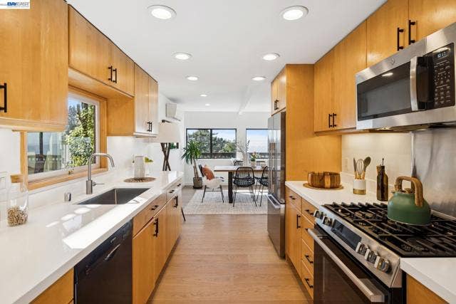 1085 STERLING AVE, Berkeley, CA 94708 1085 STERLING AVE, Berkeley, CA 94708