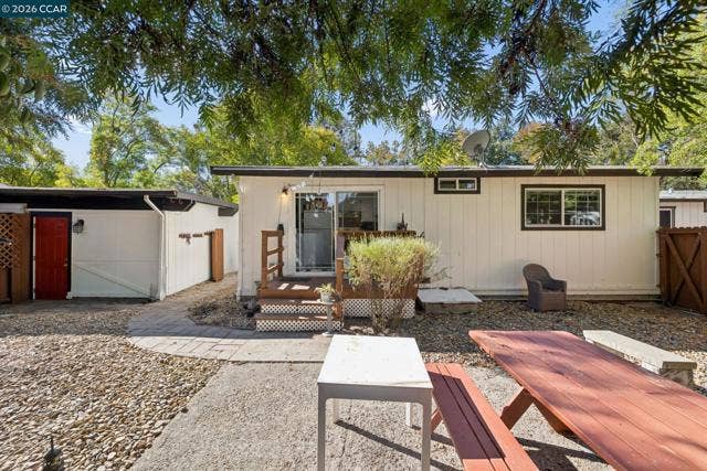 2759 Warner Ln, Pleasant Hill, CA 94523