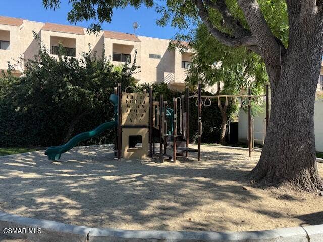 18619 Collins ST, #F7, Tarzana, CA 91356 Play Area