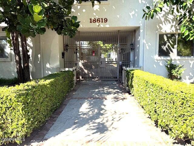 18619 Collins ST, #F7, Tarzana, CA 91356 Main Gate