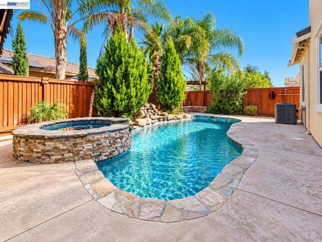 RESORT STYLE LIVING