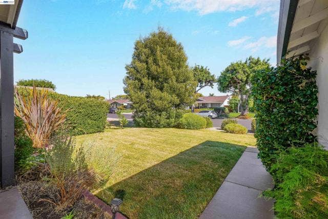 25825 Belhaven St, Hayward, CA 94545 25825 Belhaven St, Hayward, CA 94545
