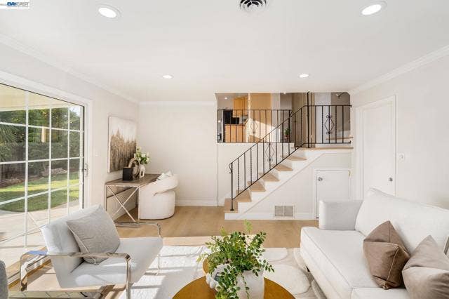 3636 Arcadian Dr, Castro Valley, CA 94546