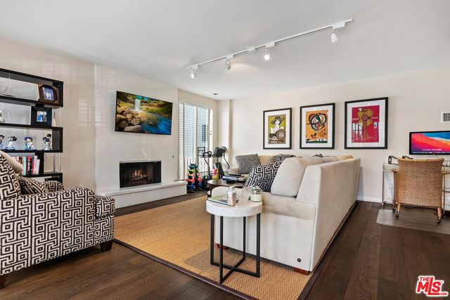 Property photo for 11845 MAYFIELD Avenue, #101, Los Angeles, CA