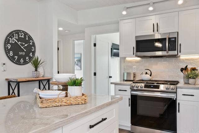 245 Hemlock AVE, Carlsbad, CA 92008