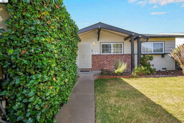 25825 Belhaven St, Hayward, CA 94545 25825 Belhaven St, Hayward, CA 94545