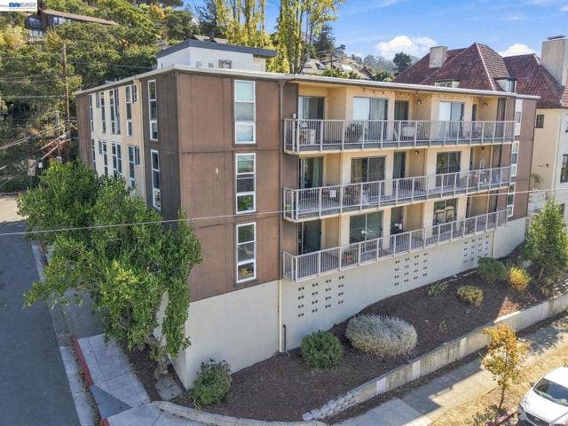 2 Panoramic Way, #105, Berkeley, CA 94704 2 Panoramic Way, #105, Berkeley, CA 94704