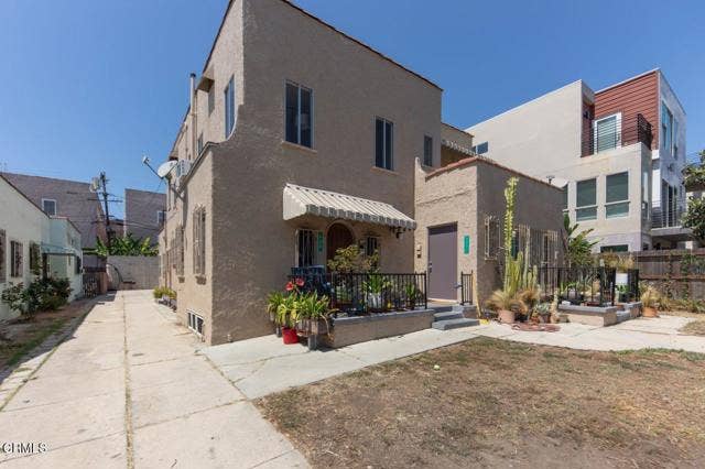 Property photo for 833 N Ridgewood PL, Los Angeles, CA