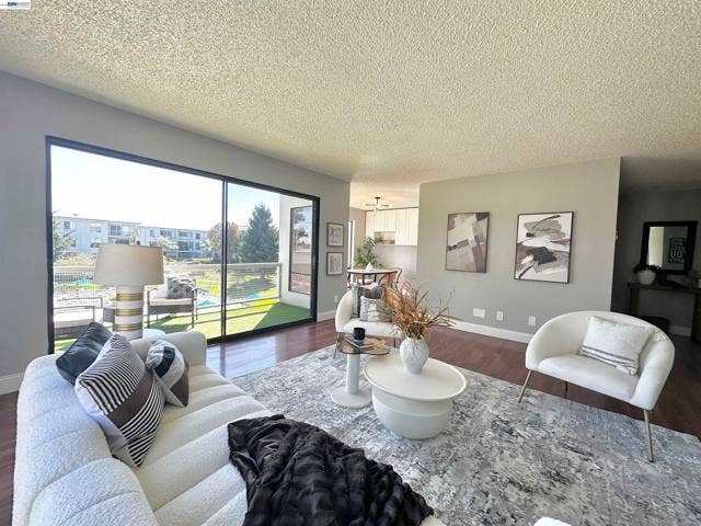 6 Commodore Drive, #C337, Emeryville, CA 94608 6 Commodore Drive, #C337, Emeryville, CA 94608
