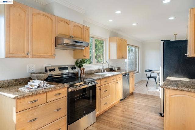 3636 Arcadian Dr, Castro Valley, CA 94546