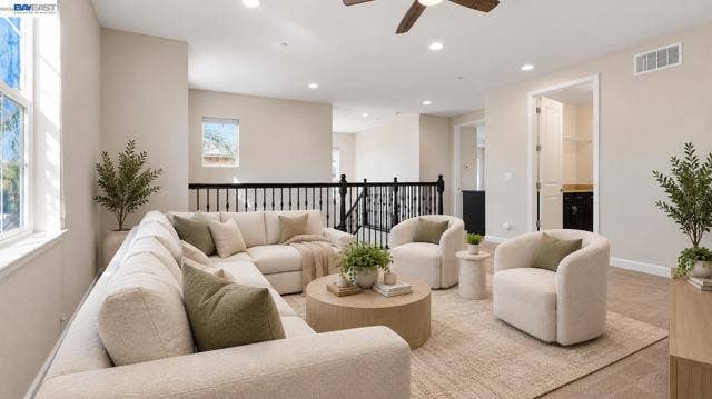 OPEN SPACIOUS LOFT AREA