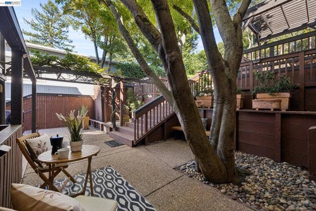 1085 STERLING AVE, Berkeley, CA 94708 1085 STERLING AVE, Berkeley, CA 94708