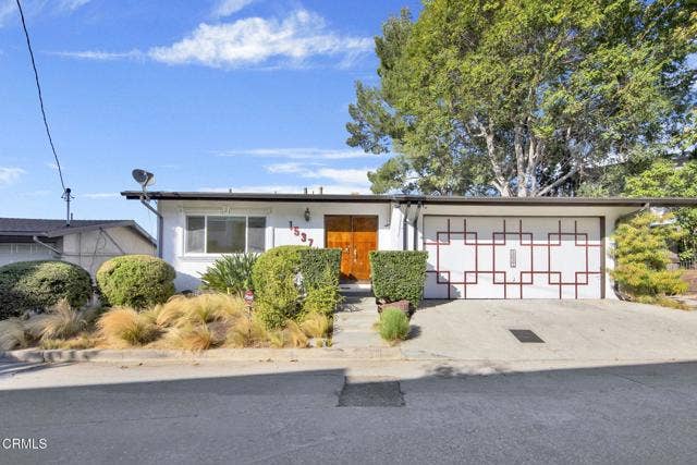 Property photo for 1537 Silverwood DR, Los Angeles, CA