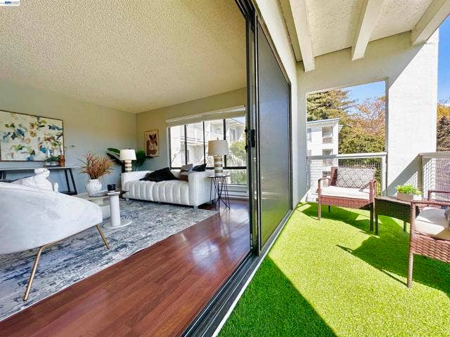 6 Commodore Drive, #C337, Emeryville, CA 94608 6 Commodore Drive, #C337, Emeryville, CA 94608