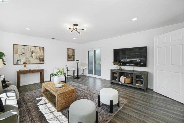 25825 Belhaven St, Hayward, CA 94545 25825 Belhaven St, Hayward, CA 94545