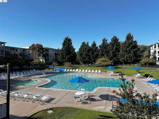 6 Commodore Drive, #C337, Emeryville, CA 94608 6 Commodore Drive, #C337, Emeryville, CA 94608