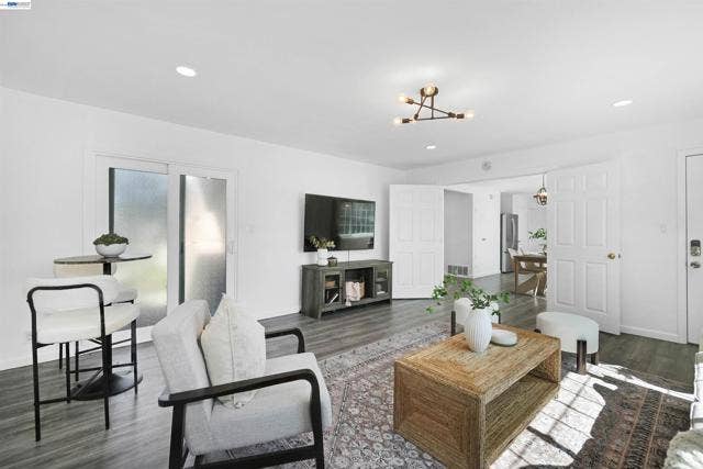 25825 Belhaven St, Hayward, CA 94545 25825 Belhaven St, Hayward, CA 94545