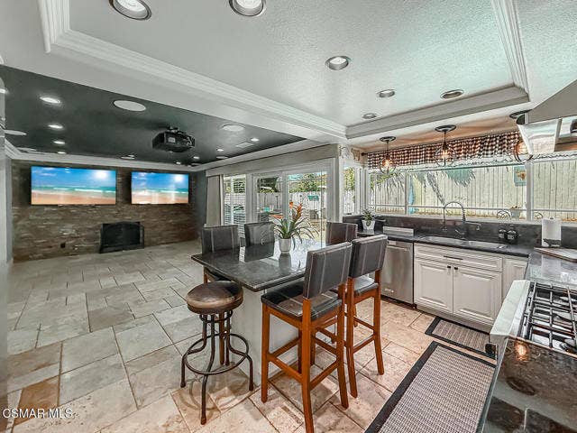 cFamily and Kitchen12
