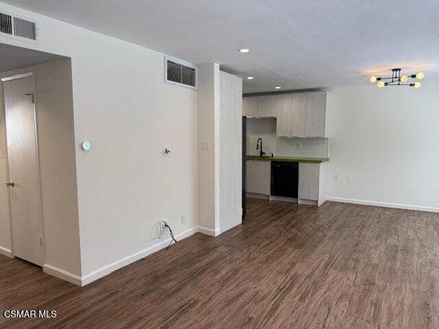 18619 Collins ST, #F7, Tarzana, CA 91356 Living Room