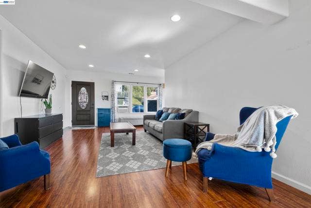 8957 Lawlor St, Oakland, CA 94605