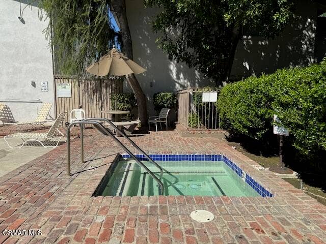 18619 Collins ST, #F7, Tarzana, CA 91356 Community Spa