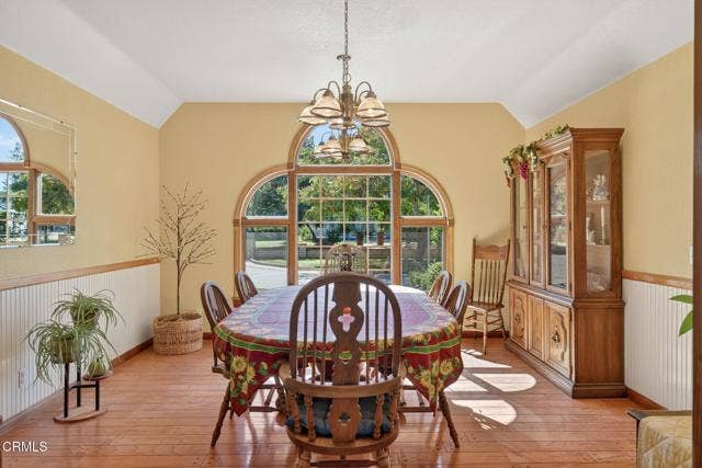 32-web-or-mls-UpmarketMedia-1125Spr-094