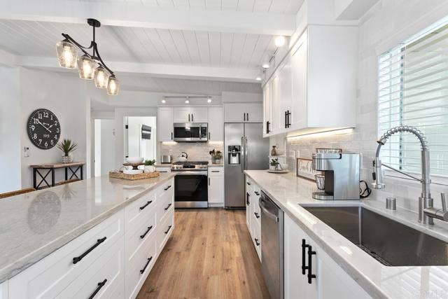 245 Hemlock AVE, Carlsbad, CA 92008