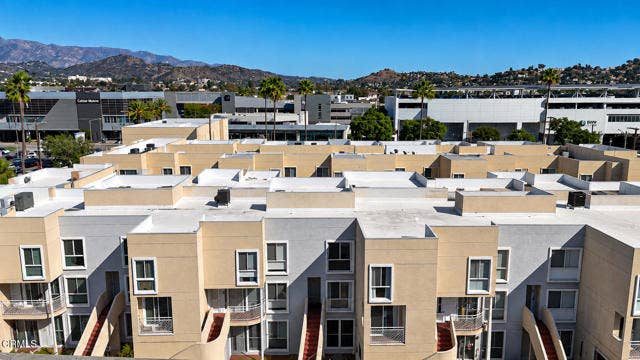 Property photo for 116 W Maple ST, #21, Glendale, CA