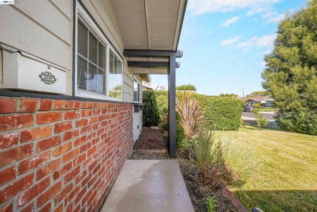 25825 Belhaven St, Hayward, CA 94545 25825 Belhaven St, Hayward, CA 94545