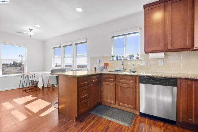 8957 Lawlor St, Oakland, CA 94605