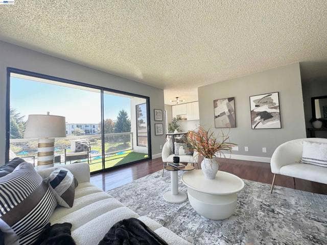 6 Commodore Drive, #C337, Emeryville, CA 94608 6 Commodore Drive, #C337, Emeryville, CA 94608