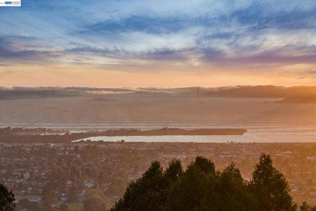 1085 STERLING AVE, Berkeley, CA 94708 1085 STERLING AVE, Berkeley, CA 94708