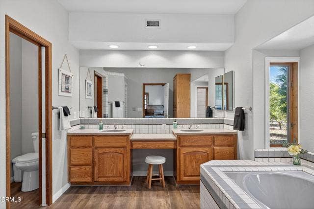 42-web-or-mls-UpmarketMedia-1125Spr-129