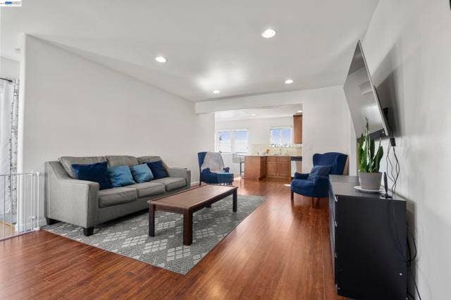 8957 Lawlor St, Oakland, CA 94605
