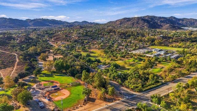 2343 Fair Oak Ct, Escondido, CA 92026 2343 Fair Oak Ct, Escondido, CA 92026